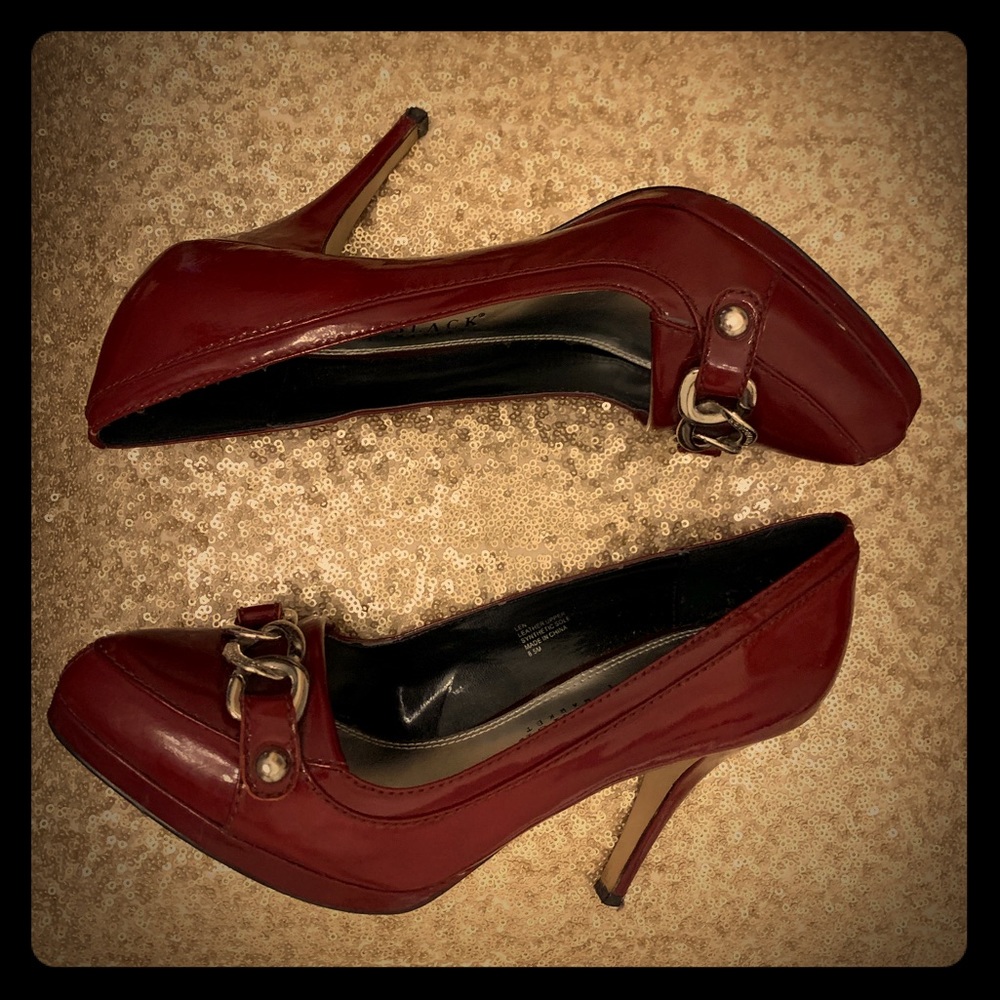White House/Black Market patent pumps